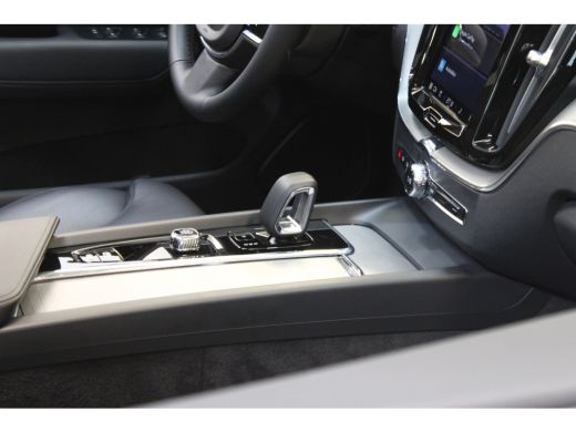 Volvo  XC60 T6 350PK AWD Plus Bright | All Season | Panoramadak | Adapt LED | Iso Glas | Alarm ActivLease financial lease