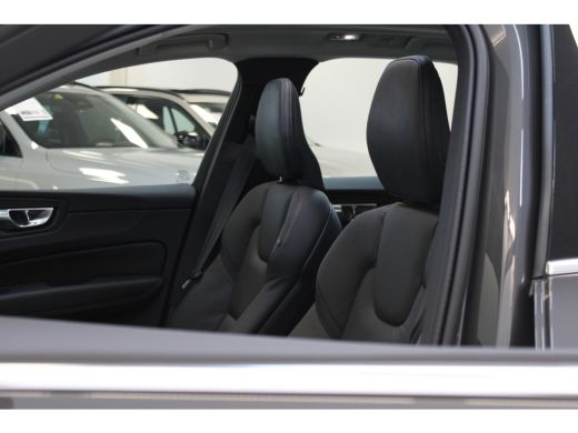 Volvo  XC60 T6 350PK AWD Plus Bright | All Season | Panoramadak | Adapt LED | Iso Glas | Alarm ActivLease financial lease
