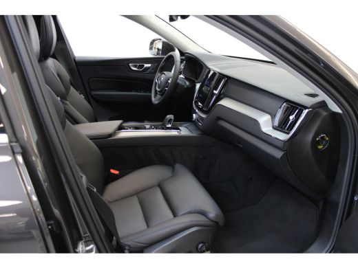 Volvo  XC60 T6 350PK AWD Plus Bright | All Season | Panoramadak | Adapt LED | Iso Glas | Alarm ActivLease financial lease