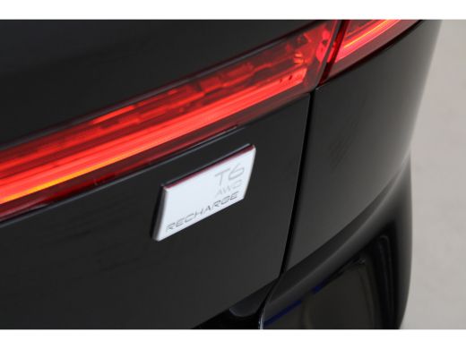 Volvo  XC60 Volvo T6 350PK AWD Ultimate Dark | Luchtvering | Massage | Gelaagd Glas | 22'' | 360º view | HUD ActivLease financial lease