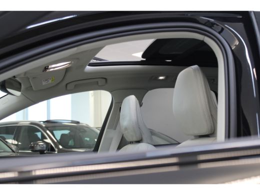 Volvo  XC60 Volvo T6 350PK AWD Ultimate Dark | Luchtvering | Massage | Gelaagd Glas | 22'' | 360º view | HUD ActivLease financial lease