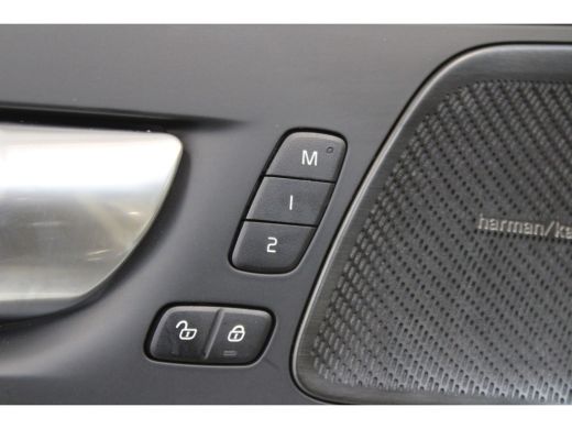 Volvo  XC60 Volvo T6 350PK AWD Ultimate Dark | Luchtvering | Massage | Gelaagd Glas | 22'' | 360º view | HUD ActivLease financial lease