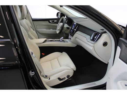 Volvo  XC60 Volvo T6 350PK AWD Ultimate Dark | Luchtvering | Massage | Gelaagd Glas | 22'' | 360º view | HUD ActivLease financial lease