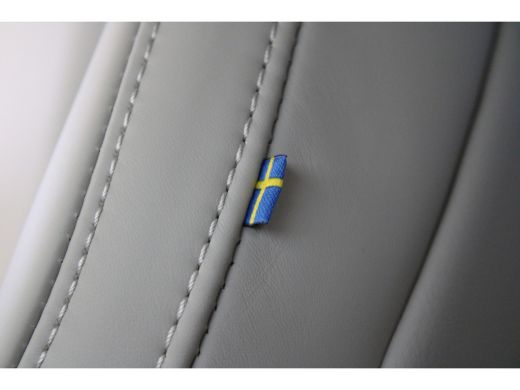 Volvo  XC60 Volvo T6 350PK AWD Ultimate Dark | Luchtvering | Massage | Gelaagd Glas | 22'' | 360º view | HUD ActivLease financial lease