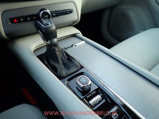 Volvo  XC90 2.0 T5 AWD 7-PERS ACC / 22 INCH / TREKHAAK / CAMERA ActivLease financial lease