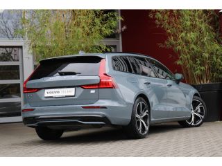 Volvo  V60 Volvo 2.0 T6 Plug-in hybrid AWD Plus Dark | Trekhaak | Harman/Kardon | Pilot Assist | Keyless | 1...