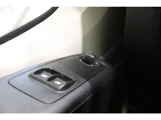 Fiat Ducato BAKWAGEN MEUBELBAK MET LAADKLEP BAKWAGEN MEUBELBAK 1000KG Laadvermogen ActivLease financial lease