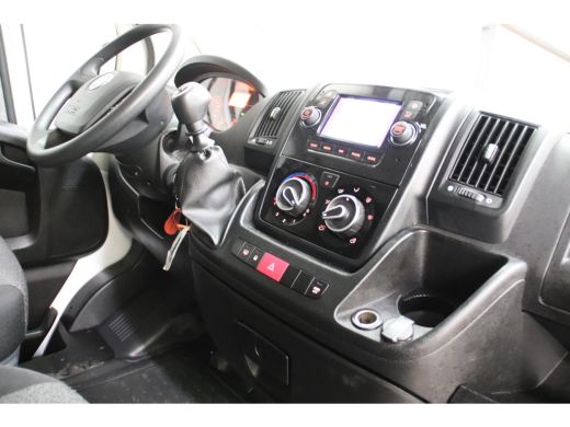 Fiat Ducato BAKWAGEN MEUBELBAK MET LAADKLEP BAKWAGEN MEUBELBAK 1000KG Laadvermogen ActivLease financial lease