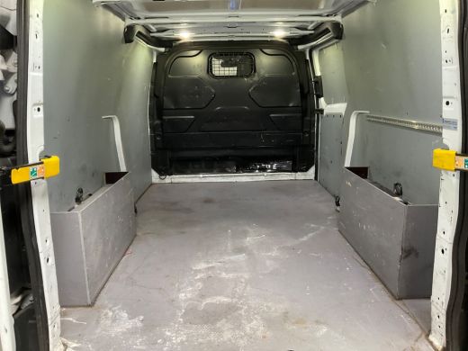 Ford Transit Custom 290 2.0 TDCI L2H1 | DEALER OH! | ORIGINEEL NL! | NAVIGATIE | PARK SENSOR V+A | ActivLease financial lease