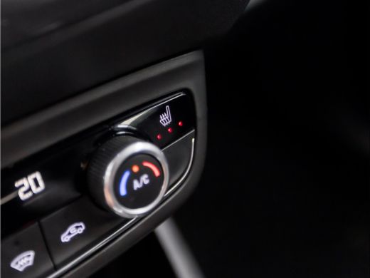 Opel Crossland X 1.2 Turbo Innovation Sport Automaat (APPLE CARPLAY, GROOT NAVI, STUUR/STOELVERWARMING, GETINT GLA... ActivLease financial lease