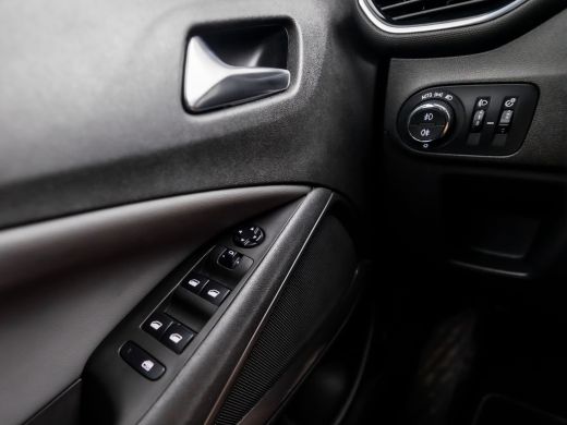 Opel Crossland X 1.2 Turbo Innovation Sport Automaat (APPLE CARPLAY, GROOT NAVI, STUUR/STOELVERWARMING, GETINT GLA... ActivLease financial lease