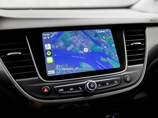Opel Crossland X 1.2 Turbo Innovation Sport Automaat (APPLE CARPLAY, GROOT NAVI, STUUR/STOELVERWARMING, GETINT GLA... ActivLease financial lease