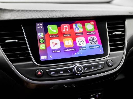 Opel Crossland X 1.2 Turbo Innovation Sport Automaat (APPLE CARPLAY, GROOT NAVI, STUUR/STOELVERWARMING, GETINT GLA... ActivLease financial lease