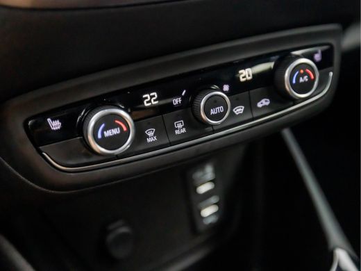 Opel Crossland X 1.2 Turbo Innovation Sport Automaat (APPLE CARPLAY, GROOT NAVI, STUUR/STOELVERWARMING, GETINT GLA... ActivLease financial lease