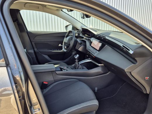 Peugeot 308 SW Peugeot SW Active Pack Business 1.2 PureTech 110 | Bluetooth | Cruise control | Keyless start ActivLease financial lease