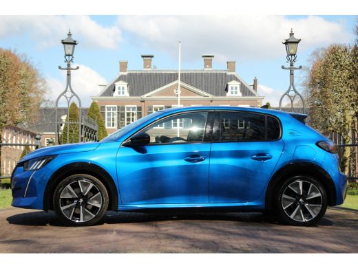 Peugeot e-208 EV GT 350 50 kWh | PANODAK | LEDER | 360° CAMERA | DEALER OH! | 17'' LMV | STOELVERWARMING | NL-A... ActivLease financial lease