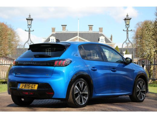 Peugeot e-208 EV GT 350 50 kWh | PANODAK | LEDER | 360° CAMERA | DEALER OH! | 17'' LMV | STOELVERWARMING | NL-A... ActivLease financial lease