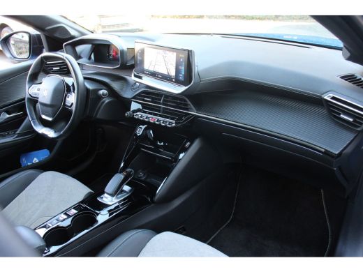 Peugeot e-208 EV GT 350 50 kWh | PANODAK | LEDER | 360° CAMERA | DEALER OH! | 17'' LMV | STOELVERWARMING | NL-A... ActivLease financial lease