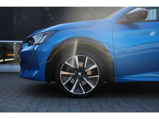 Peugeot e-208 EV GT 350 50 kWh | PANODAK | LEDER | 360° CAMERA | DEALER OH! | 17'' LMV | STOELVERWARMING | NL-A... ActivLease financial lease