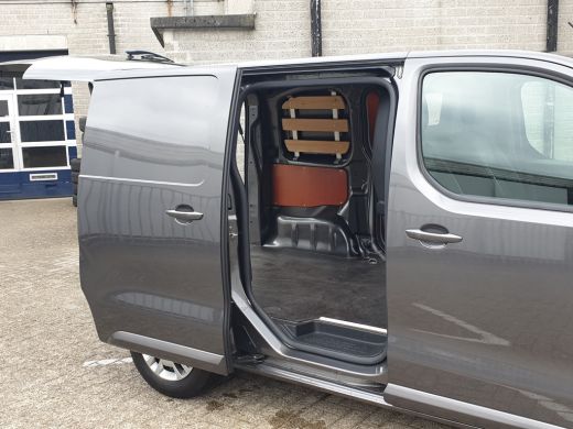 Peugeot Expert 1.5 BlueHDI 120 Compact Urban | Achterklep met ruit | Achteruitrijcamera | Navigatiesysteem full map ActivLease financial lease
