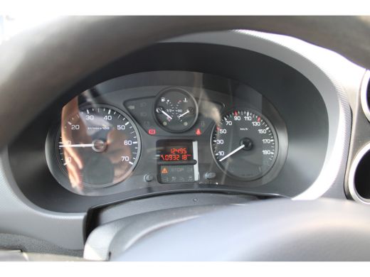 Peugeot Partner 1.6 HDI 75PK | AIRCO | PARKEERSENSOREN ACHTER | RADIO CD SPELER | CENTRALE VERGRENDELING | AIRCO ... ActivLease financial lease