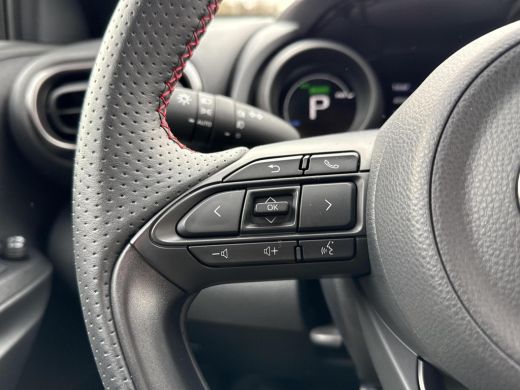 Toyota Yaris 1.5 Hybrid GR Sport **STOELVERWARMING/DODEHOEK DETECTIE/ KEYLESS/ 36 MAANDEN GARANTIE** ActivLease financial lease