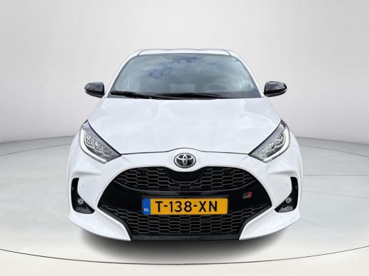 Toyota Yaris 1.5 Hybrid GR Sport **STOELVERWARMING/DODEHOEK DETECTIE/ KEYLESS/ 36 MAANDEN GARANTIE** ActivLease financial lease