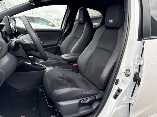 Toyota Yaris 1.5 Hybrid GR Sport **STOELVERWARMING/DODEHOEK DETECTIE/ KEYLESS/ 36 MAANDEN GARANTIE** ActivLease financial lease