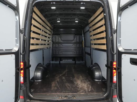 Volkswagen Crafter 30 2.0 TDI 140pk DSG L3H3 Highline Navi via App Camera Trekhaak Voorruitverwarming ActivLease financial lease
