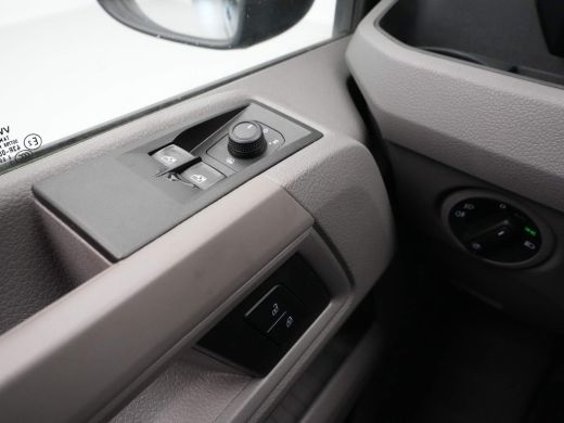 Volkswagen Crafter 30 2.0 TDI 140pk DSG L3H3 Highline Navi via App Camera Trekhaak Voorruitverwarming ActivLease financial lease