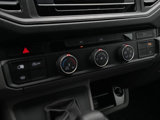 Volkswagen Crafter 30 2.0 TDI 140pk DSG L3H3 Highline Navi via App Camera Trekhaak Voorruitverwarming ActivLease financial lease