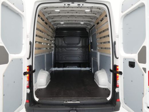 Volkswagen Crafter 35 2.0 TDI 140pk DSG L3H3 Highline EURO VI Navi via App Trekhaak Camera Voorruitverwarming ActivLease financial lease