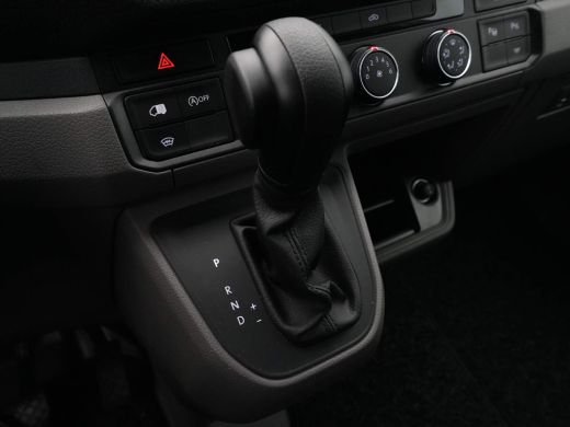 Volkswagen Crafter 35 2.0 TDI 140pk DSG L3H3 Highline EURO VI Navi via App Trekhaak Camera Voorruitverwarming ActivLease financial lease