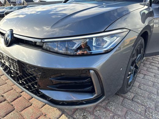Volkswagen Passat Variant 1.5 eHybrid R-Line PHEV | R-Line Black | 272Pk | Leder | Trekhaak | Pano Dak | Head Up Di... ActivLease financial lease