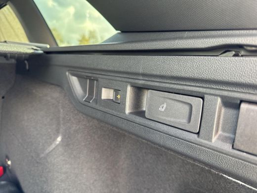 Volkswagen Passat Variant 1.5 eHybrid R-Line PHEV | R-Line Black | 272Pk | Leder | Trekhaak | Pano Dak | Head Up Di... ActivLease financial lease
