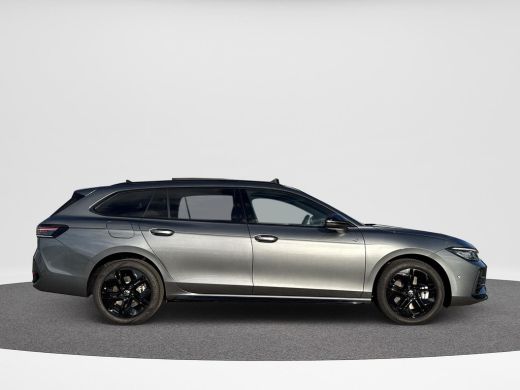 Volkswagen Passat Variant 1.5 eHybrid R-Line PHEV | R-Line Black | 272Pk | Leder | Trekhaak | Pano Dak | Head Up Di... ActivLease financial lease