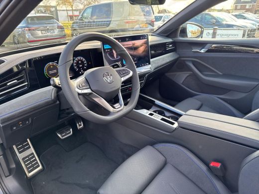 Volkswagen Passat Variant 1.5 eHybrid R-Line PHEV | R-Line Black | 272Pk | Leder | Trekhaak | Pano Dak | Head Up Di... ActivLease financial lease