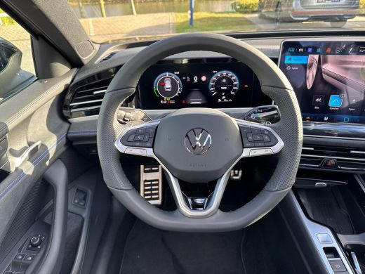 Volkswagen Passat Variant 1.5 eHybrid R-Line PHEV | R-Line Black | 272Pk | Leder | Trekhaak | Pano Dak | Head Up Di... ActivLease financial lease