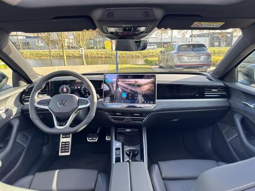 Volkswagen Passat Variant 1.5 eHybrid R-Line PHEV | R-Line Black | 272Pk | Leder | Trekhaak | Pano Dak | Head Up Di... ActivLease financial lease