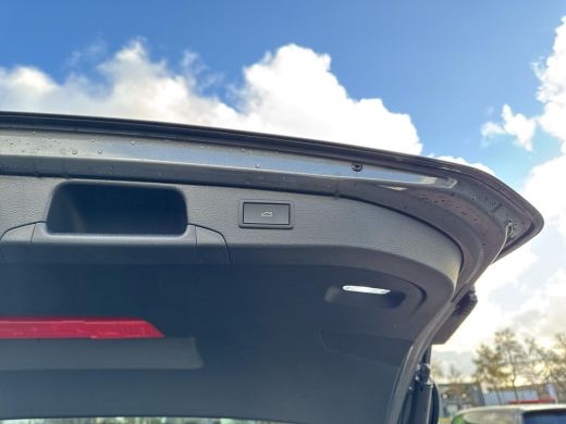 Volkswagen Passat Variant 1.5 eHybrid R-Line PHEV | R-Line Black | 272Pk | Leder | Trekhaak | Pano Dak | LED Matrix | ActivLease financial lease