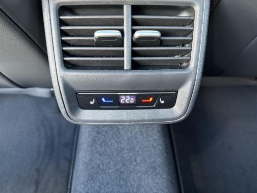 Volkswagen Passat Variant 1.5 eHybrid R-Line PHEV | R-Line Black | 272Pk | Leder | Trekhaak | Pano Dak | LED Matrix | ActivLease financial lease