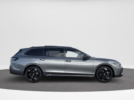 Volkswagen Passat Variant 1.5 eHybrid R-Line PHEV | R-Line Black | 272Pk | Leder | Trekhaak | Pano Dak | LED Matrix | ActivLease financial lease