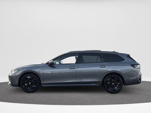 Volkswagen Passat Variant 1.5 eHybrid R-Line PHEV | R-Line Black | 272Pk | Leder | Trekhaak | Pano Dak | LED Matrix | ActivLease financial lease