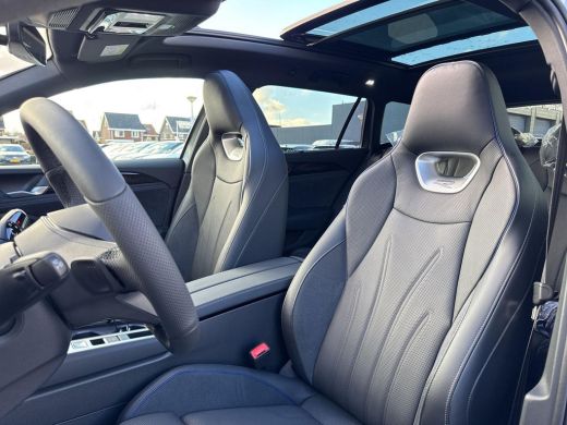 Volkswagen Passat Variant 1.5 eHybrid R-Line PHEV | R-Line Black | 272Pk | Leder | Trekhaak | Pano Dak | LED Matrix | ActivLease financial lease