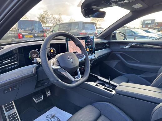 Volkswagen Passat Variant 1.5 eHybrid R-Line PHEV | R-Line Black | 272Pk | Leder | Trekhaak | Pano Dak | LED Matrix | ActivLease financial lease