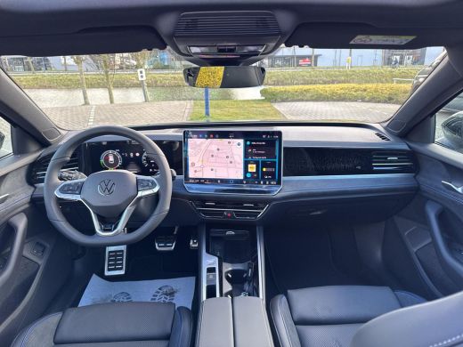 Volkswagen Passat Variant 1.5 eHybrid R-Line PHEV | R-Line Black | 272Pk | Leder | Trekhaak | Pano Dak | LED Matrix | ActivLease financial lease