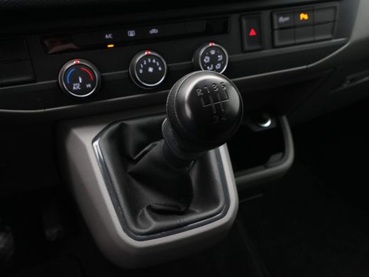 Volkswagen Transporter 2.0 TDI L2H1 30 DC Comfortline Navi via App Trekhaak Pdc Airco Cruise ActivLease financial lease