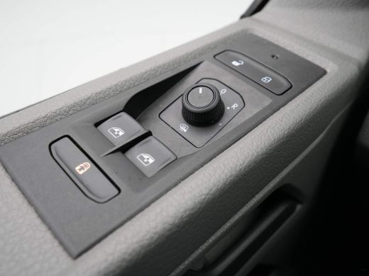 Volkswagen Transporter 2.0 TDI L2H1 30 DC Comfortline Navi via App Trekhaak Pdc Airco Cruise ActivLease financial lease