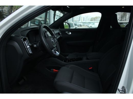 Volvo  C40 Single Motor Core 69 kWh | Climate-Pack: Warmtepomp | Stuur/stoelverwarming | Camera | Getint gla... ActivLease financial lease