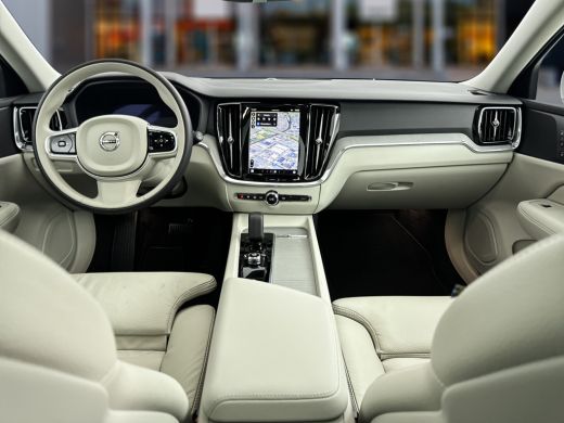 Volvo  V60 B4 Plus Dark | 19" | Panoramadak | Full LED | Getint glas | Elektrisch verst. stoelen | Stoel/stu... ActivLease financial lease